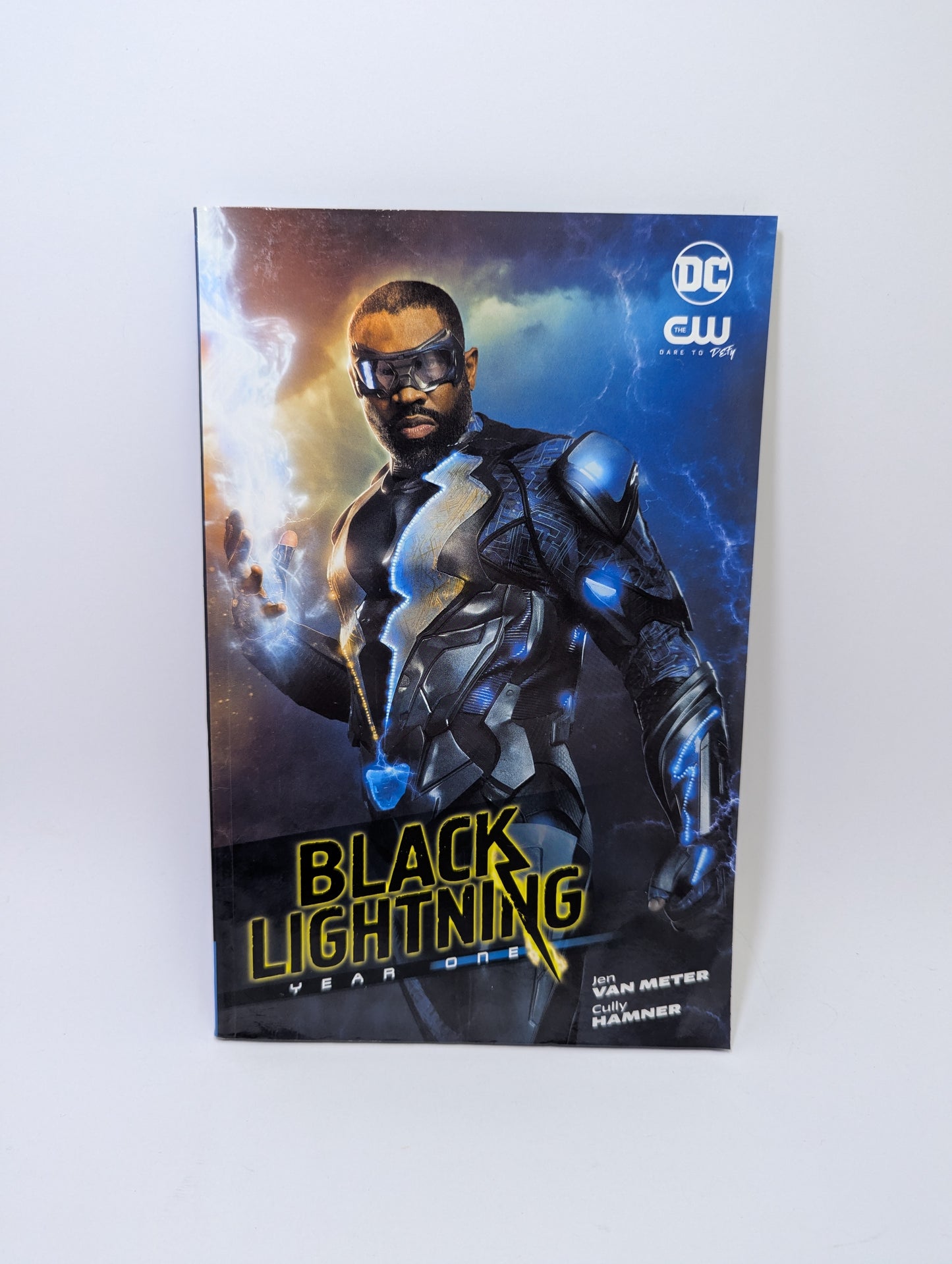 „Black Lightning: Year One“ – Grafinė novelė anglų kalba