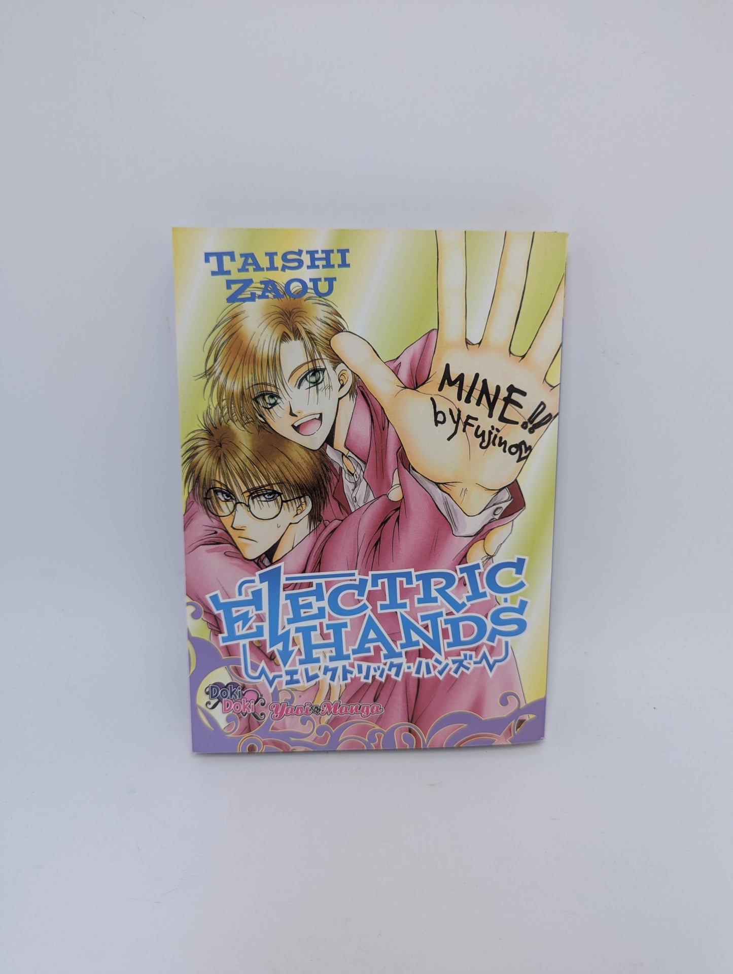 „Electric Hands“ – jausminga BL manga apie meilę ir vidinius iššūkius, anglų kalba
