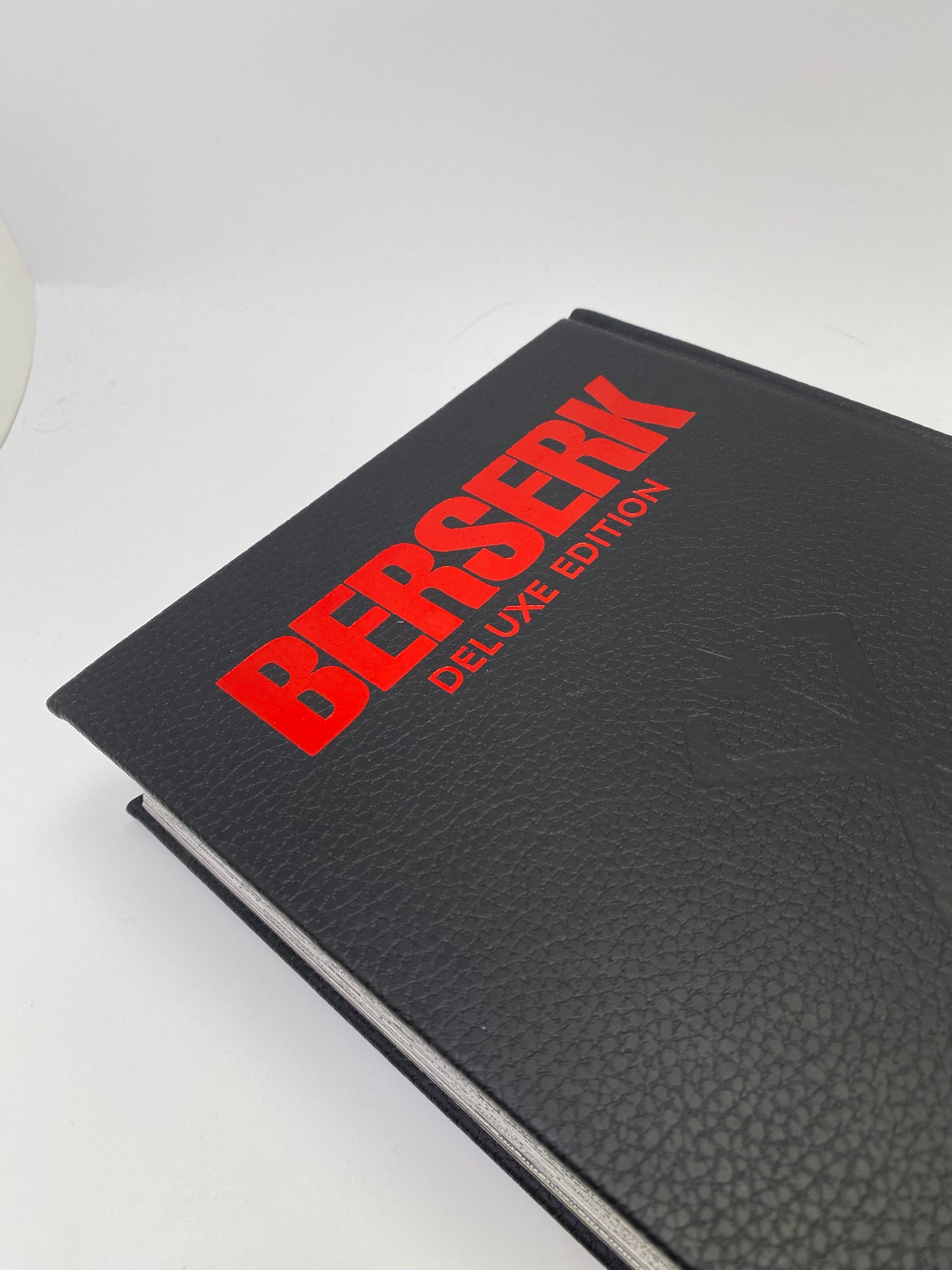 Berserk Deluxe Edition, Vol. 5 - Manga