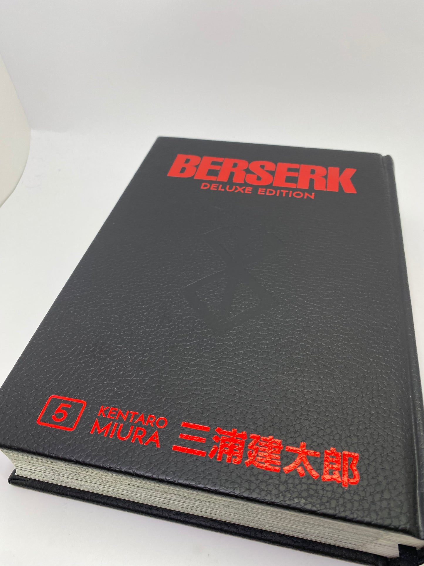 Berserk Deluxe Edition, Vol. 5 - Manga