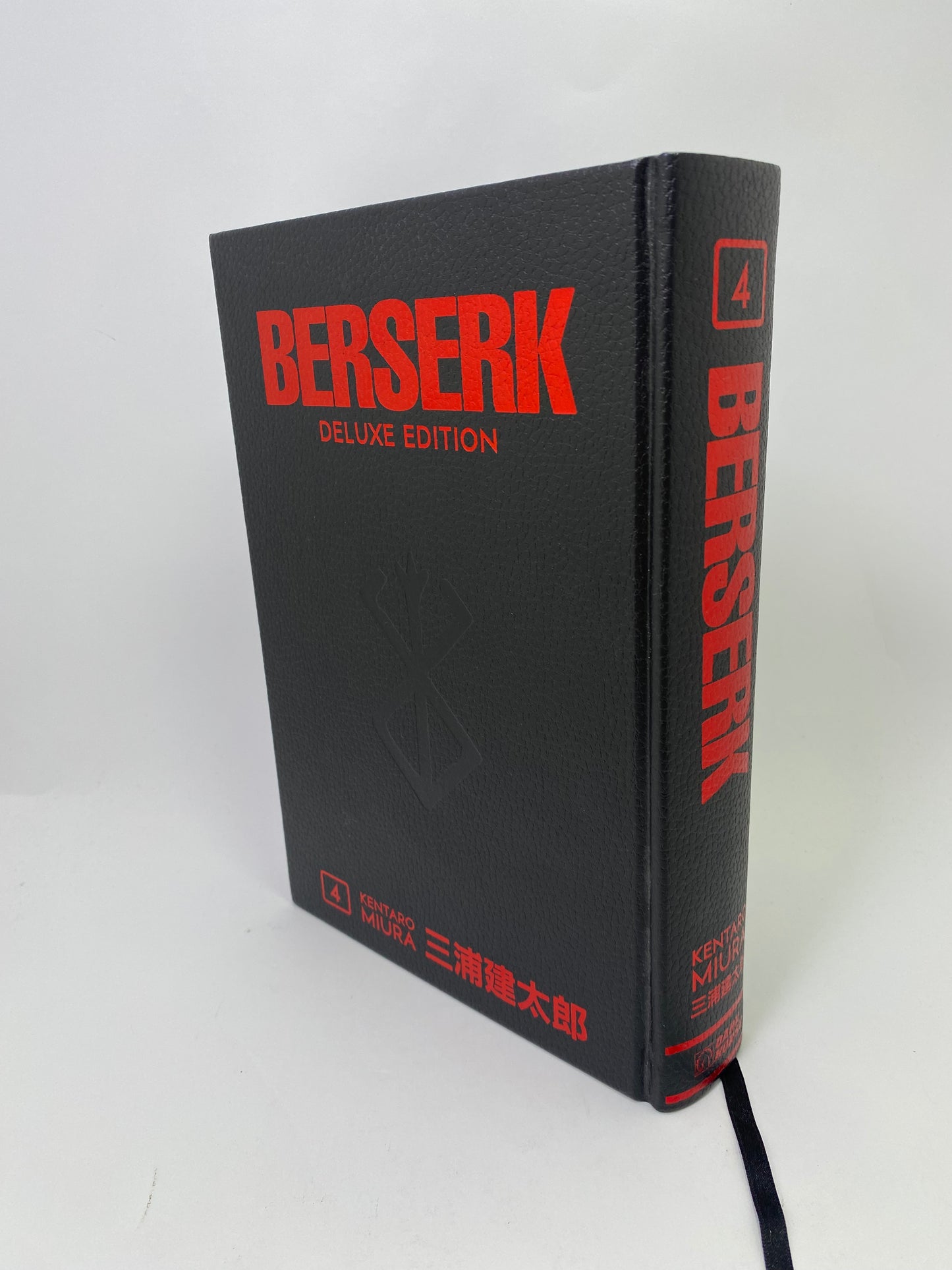 Berserk Deluxe Edition, Vol. 4 - Manga
