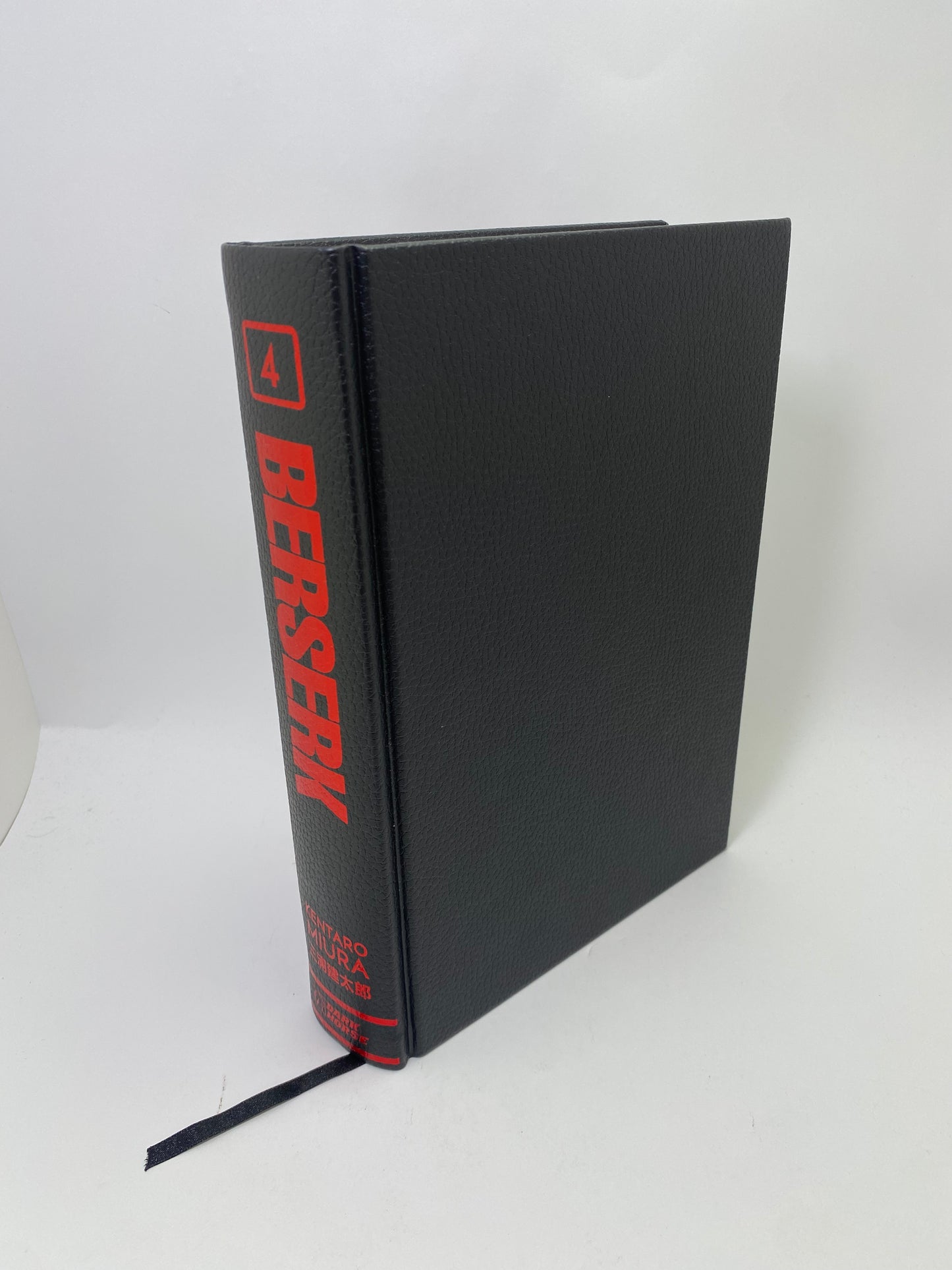 Berserk Deluxe Edition, Vol. 4 - Manga