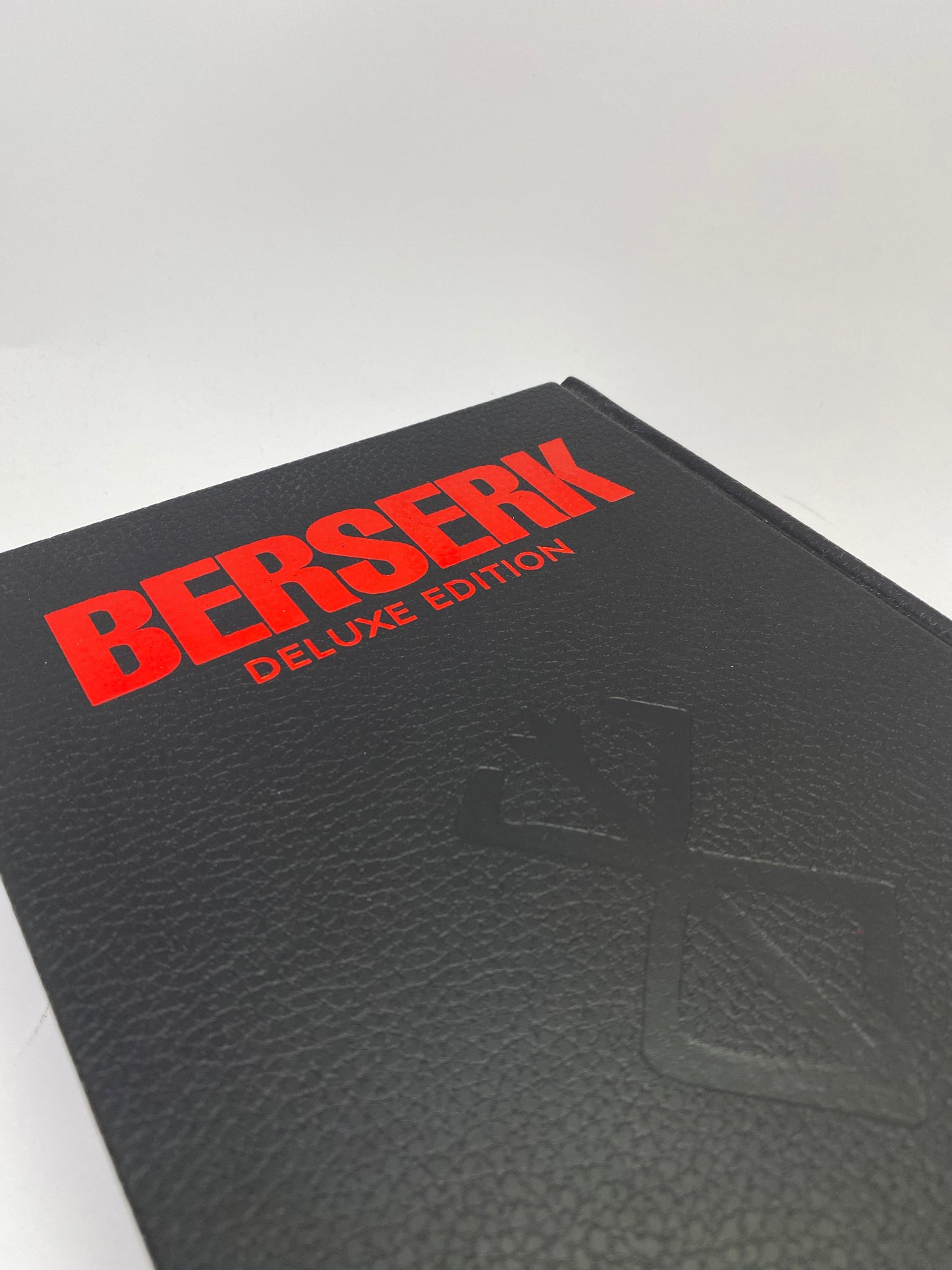Berserk Deluxe Edition, Vol. 4 - Manga