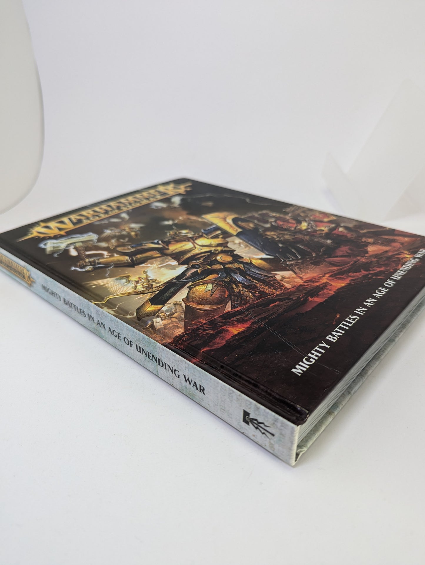 Warhammer Age Of Sigmar: Mighty Battles In An Age Of Unending War – Knyga (anglų kalba)