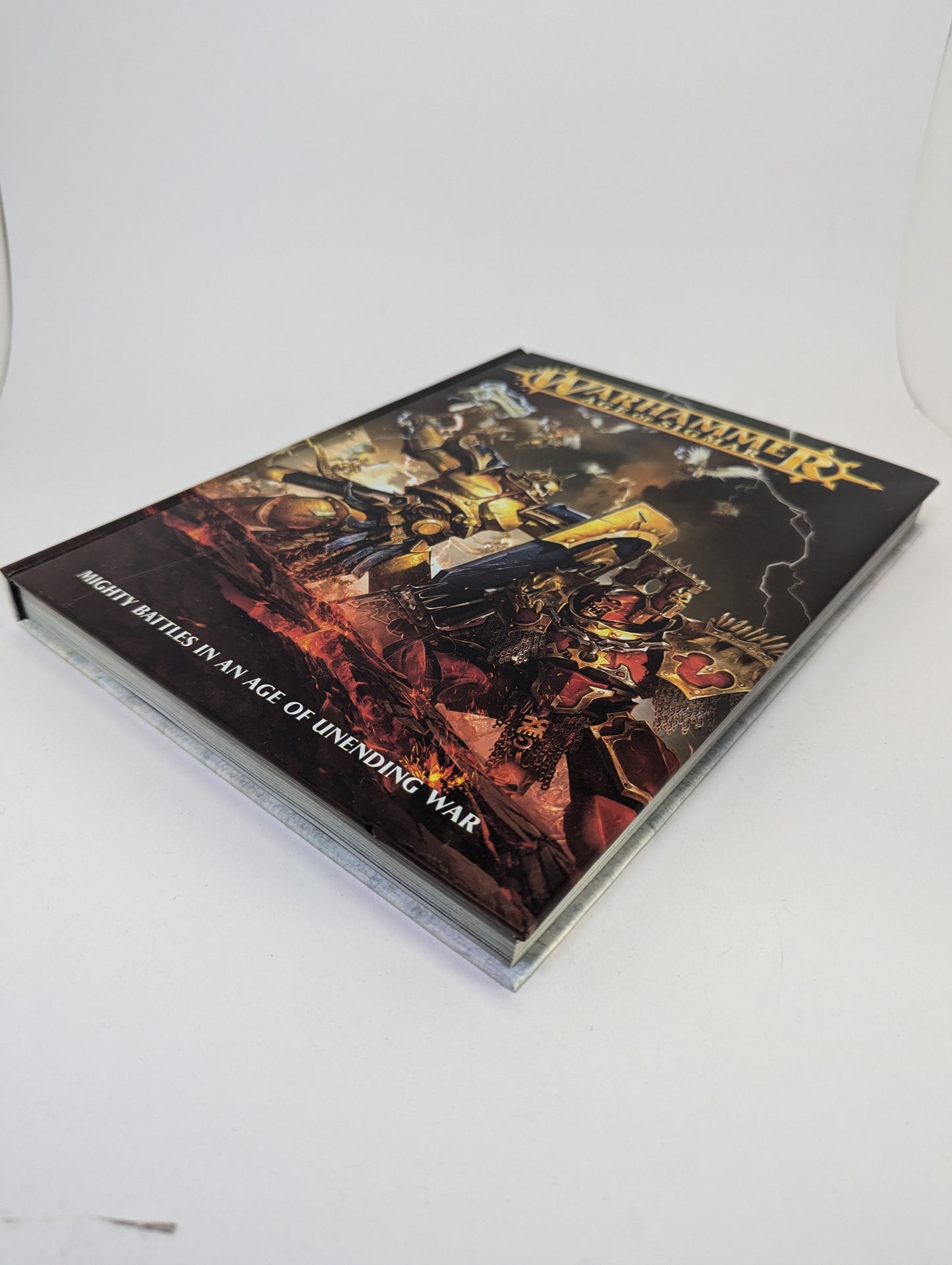 Warhammer Age Of Sigmar: Mighty Battles In An Age Of Unending War – Knyga (anglų kalba)