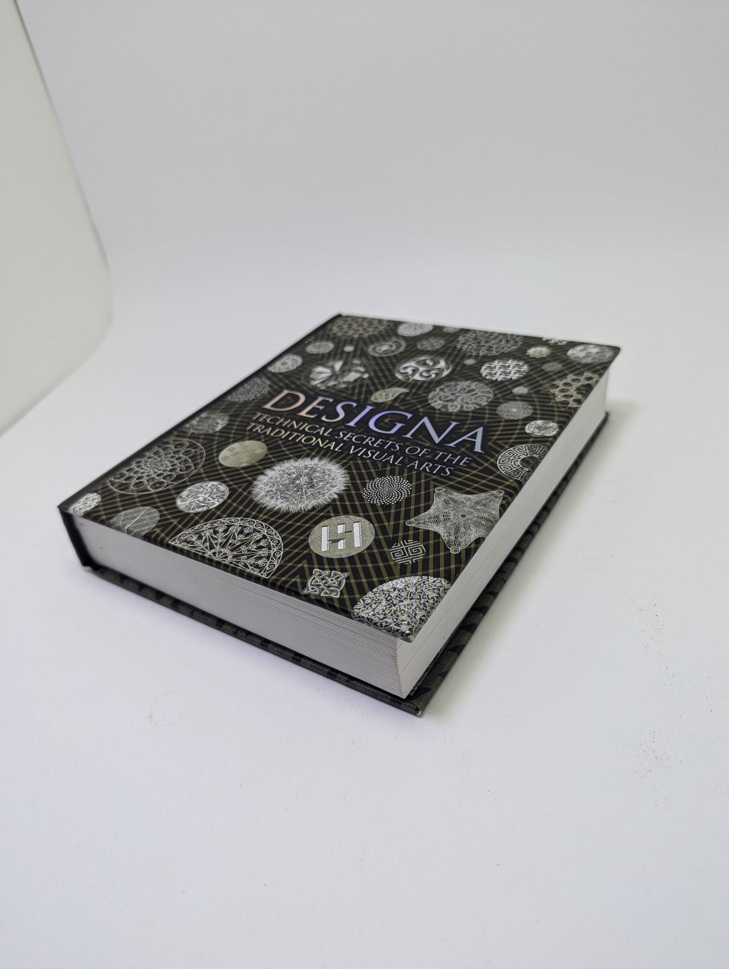 Designa: Technical Secrets of the Traditional Visual Arts - Knyga (anglų kalba) TreasureHunt