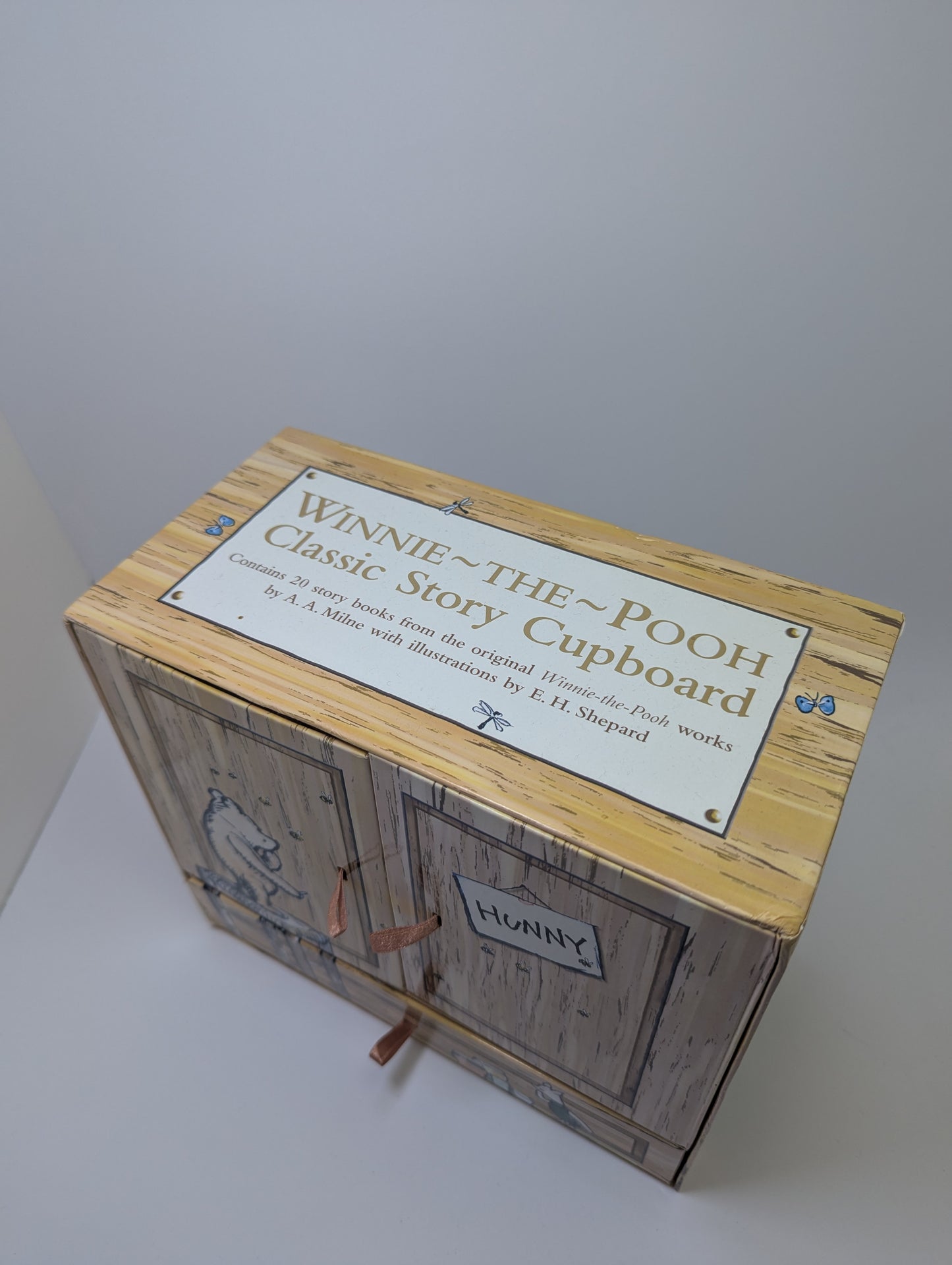 Winnie the Pooh Classic Story Cupboard - 20 book set (English)
