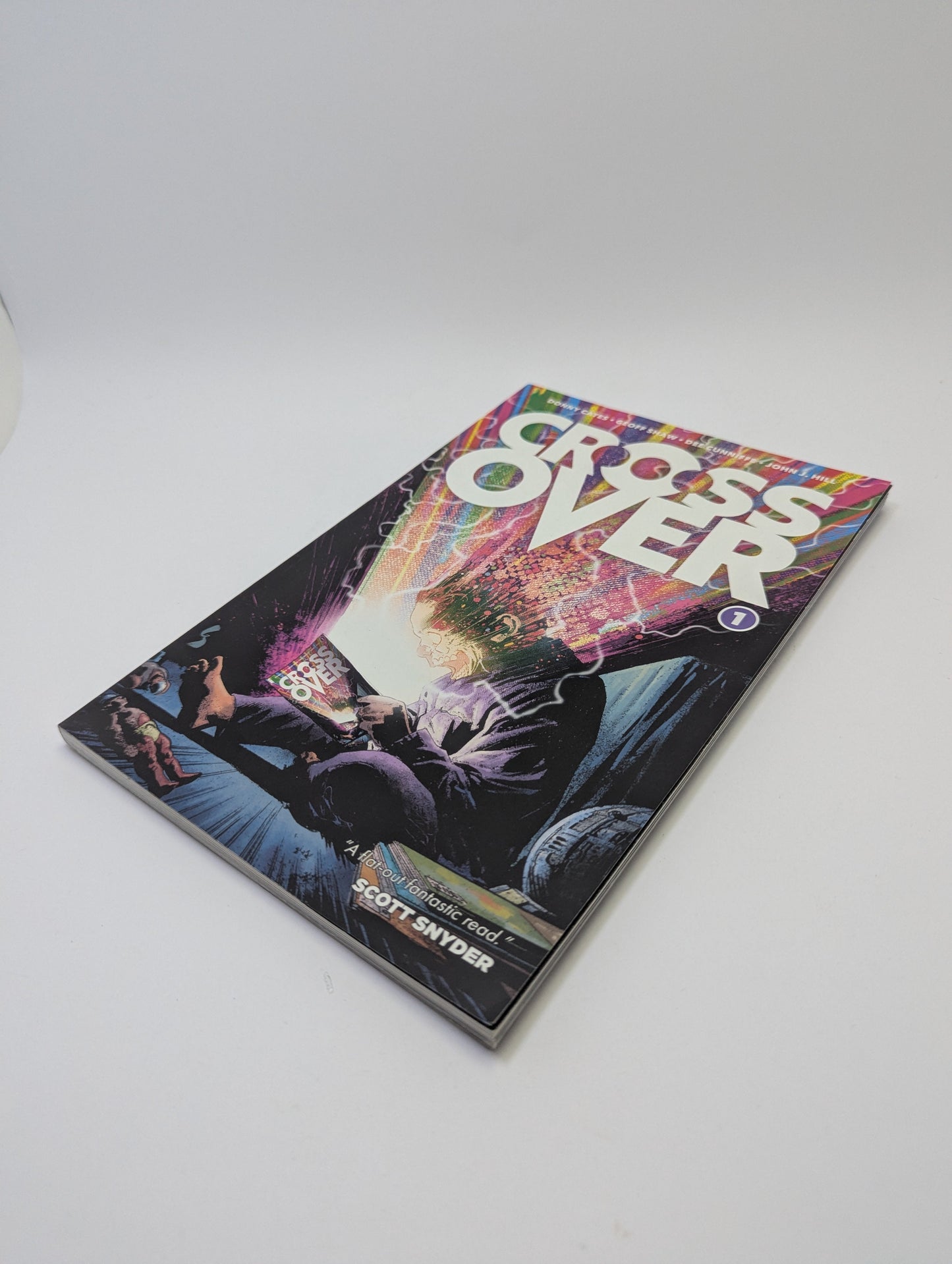 Cross Over, Vol. 1 – Grafinė novelė (anglų kalba) TreasureHunt