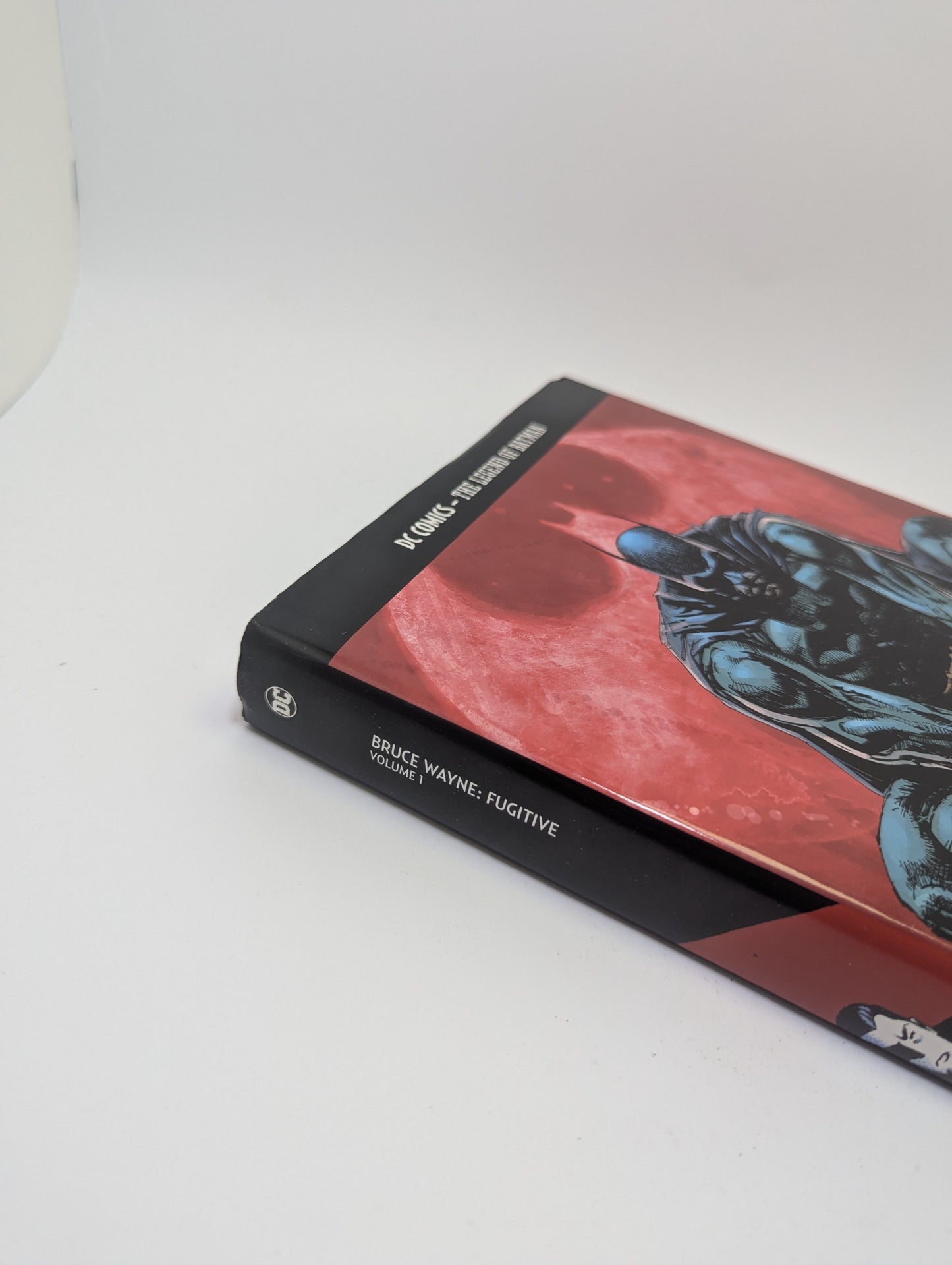 Bruce Wayne: Fugitive, Vol. 1 – Graphic Novel (English)