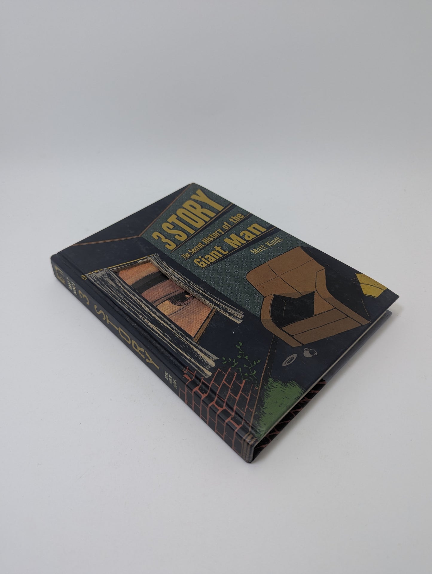 3 Story: The Secret of the Giant Man – Graphic Novel (English)