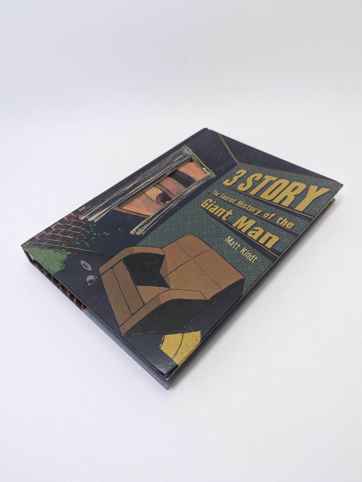 3 Story: The Secret of the Giant Man – Graphic Novel (English)