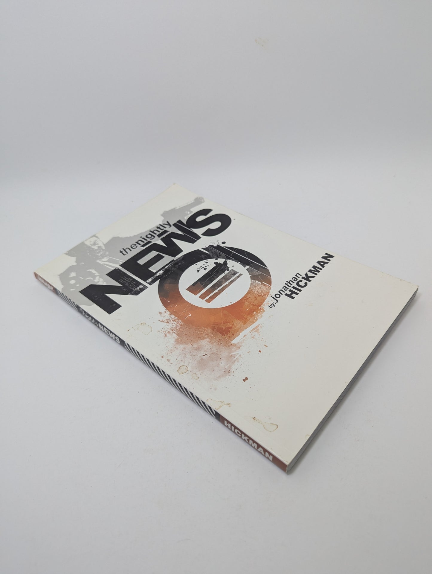 The Nightly News – Graphic Novel (English)