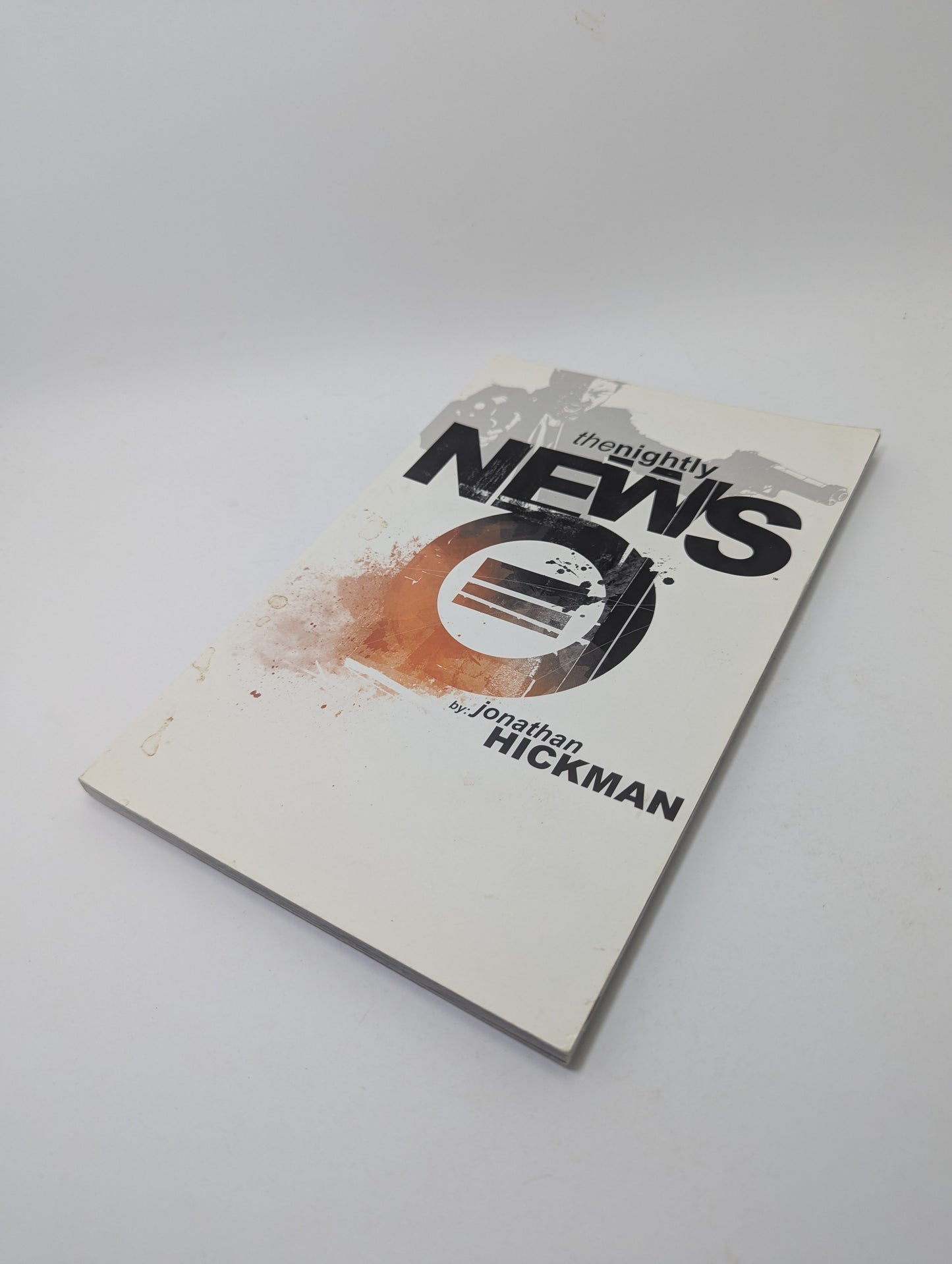 The Nightly News – Graphic Novel (English)
