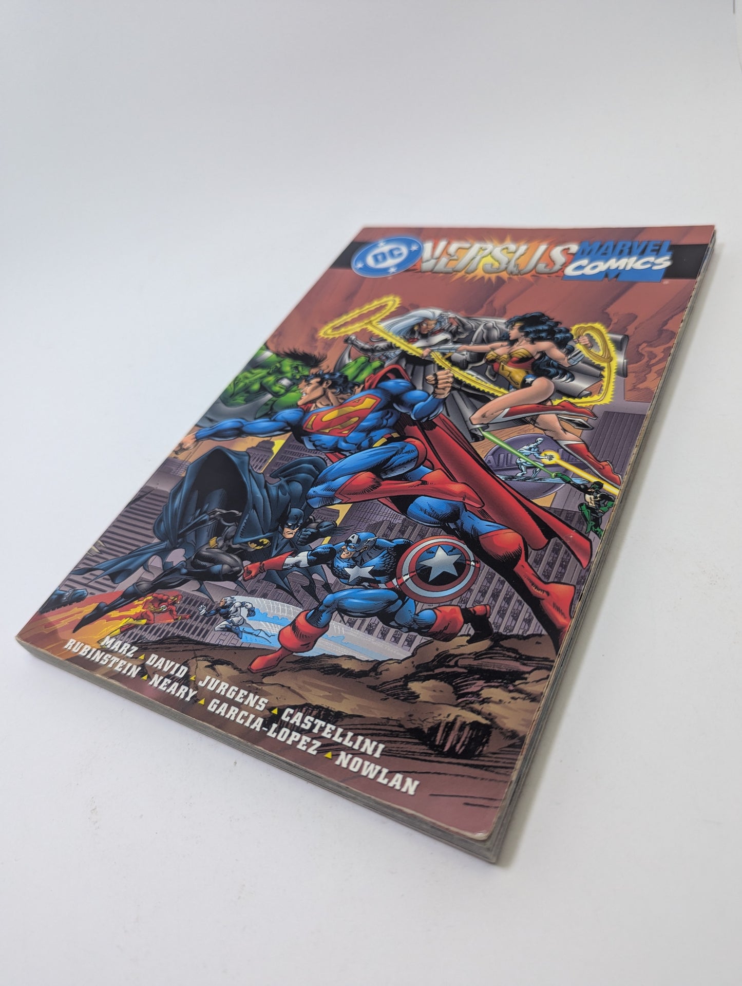 DC Versus Marvel Comics - Grafinė novelė