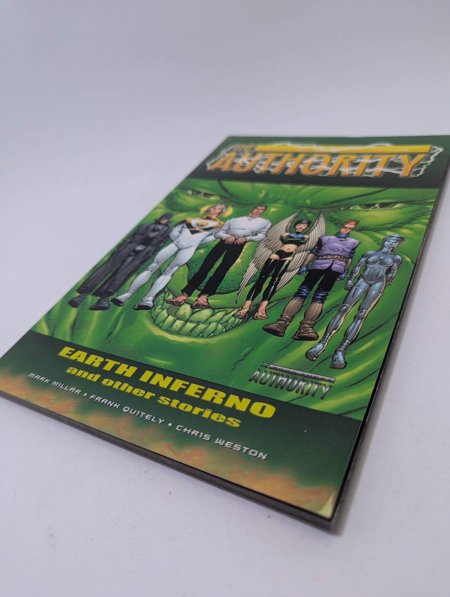 The Authority: Earth Inferno and other stories - Grafinė novelė