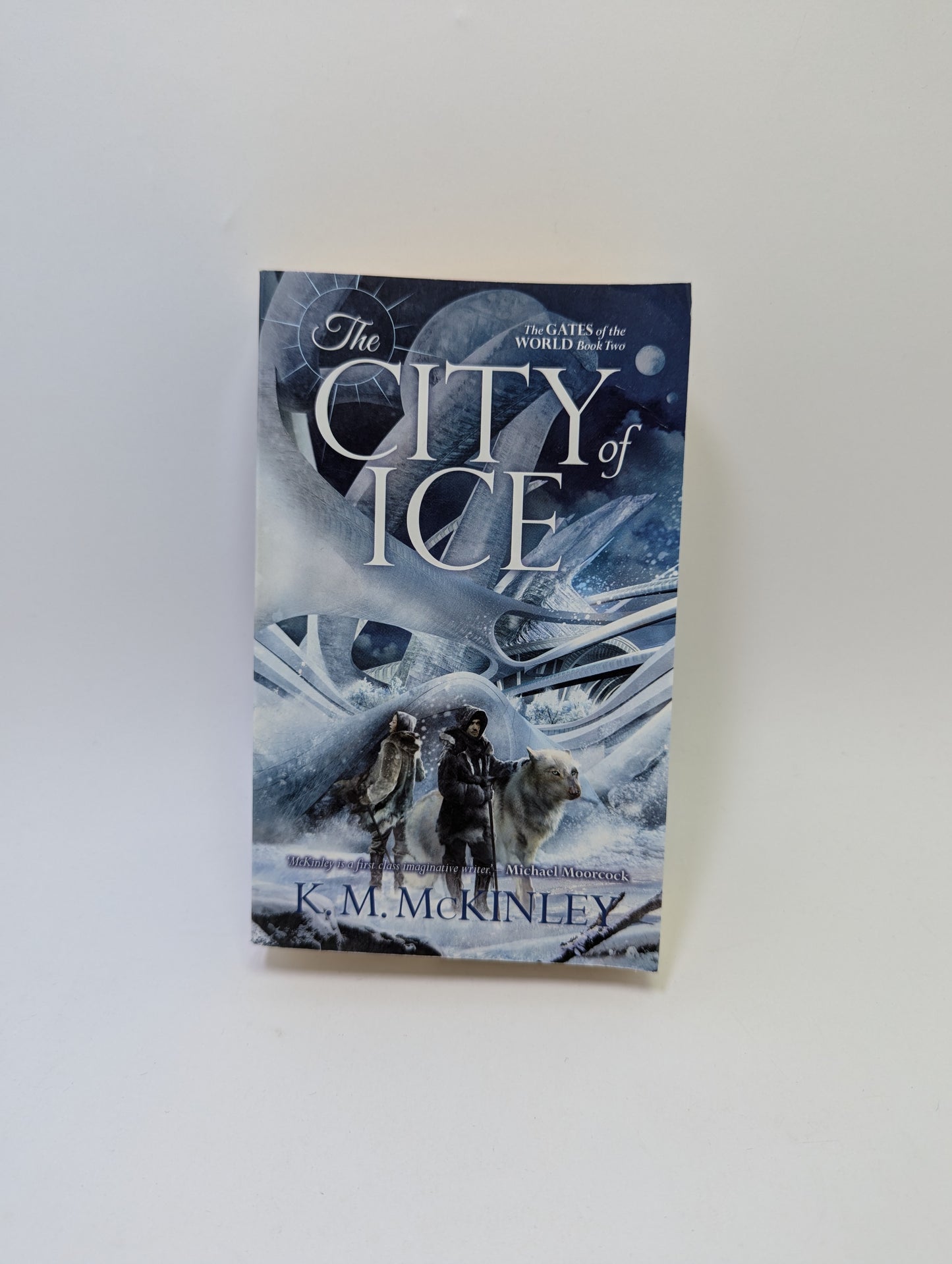 The-City-of-Ice-K-M-McKinley-Knyga-anglu-kalba