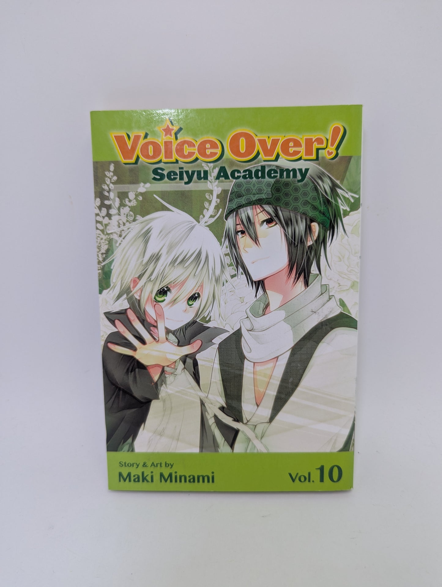 „Voice Over! Seiyu Academy, Vol. 10“ – romantiška manga apie balsų aktorės kelią ir asmeninius išbandymus, anglų kalba