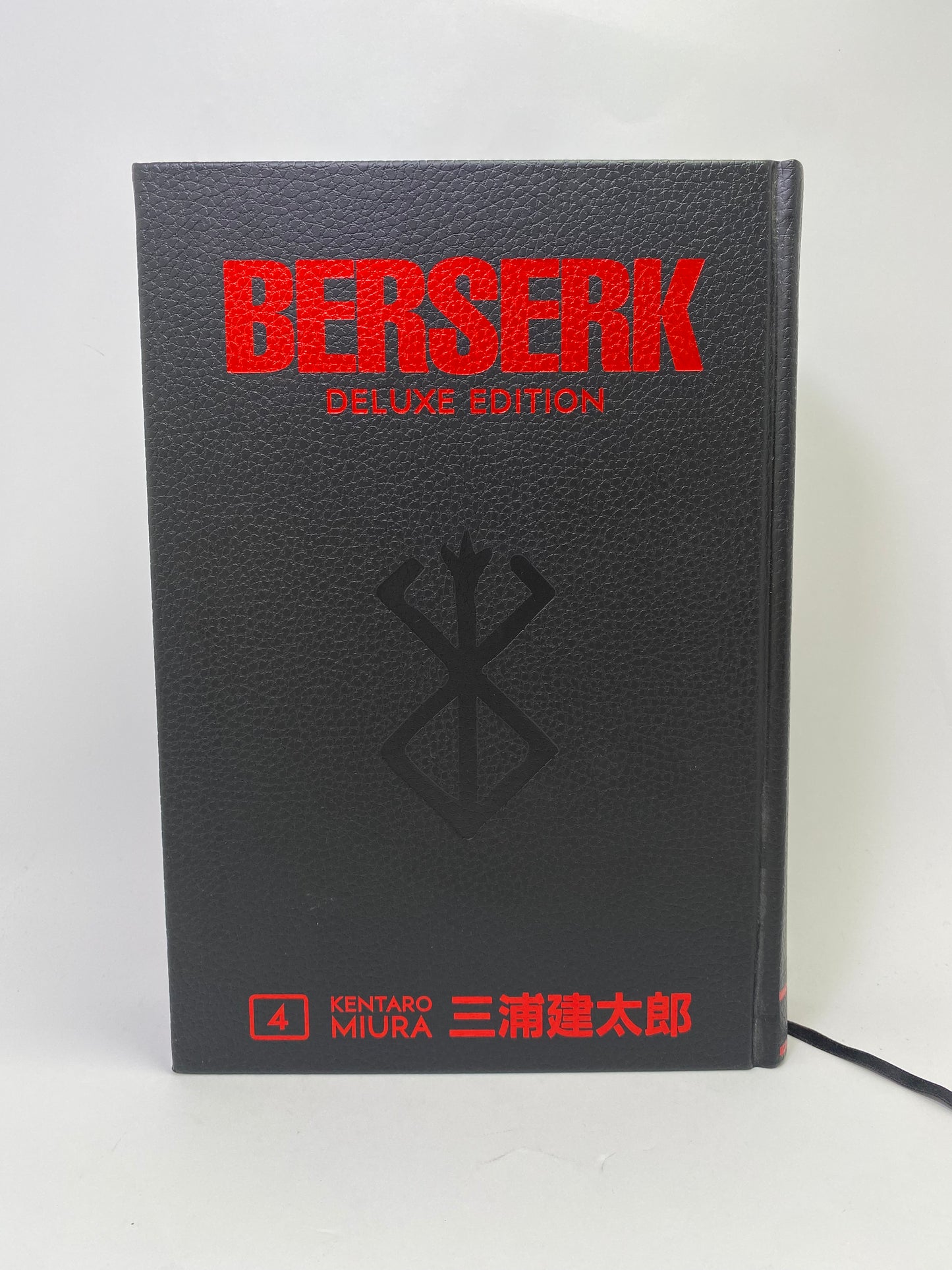Berserk Deluxe Edition, Vol. 4 manga, Kentaro Miura.