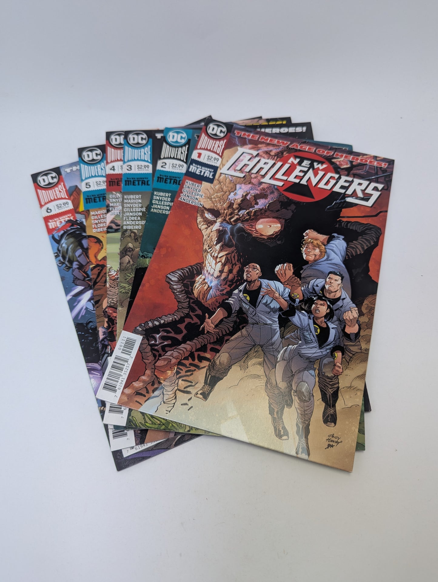 New Challengers 1–6 komiksų rinkinys anglų kalba – nauja herojų komanda kovoje su tamsa