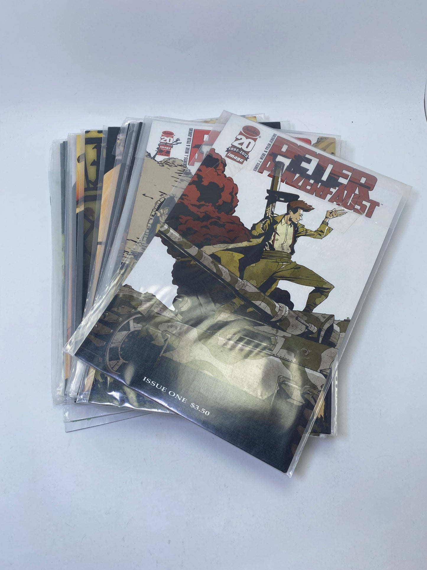 Peter Panzerfaust #1-25 komiksų rinkinys, Kurtis Wiebe & Tyler Jenkins.