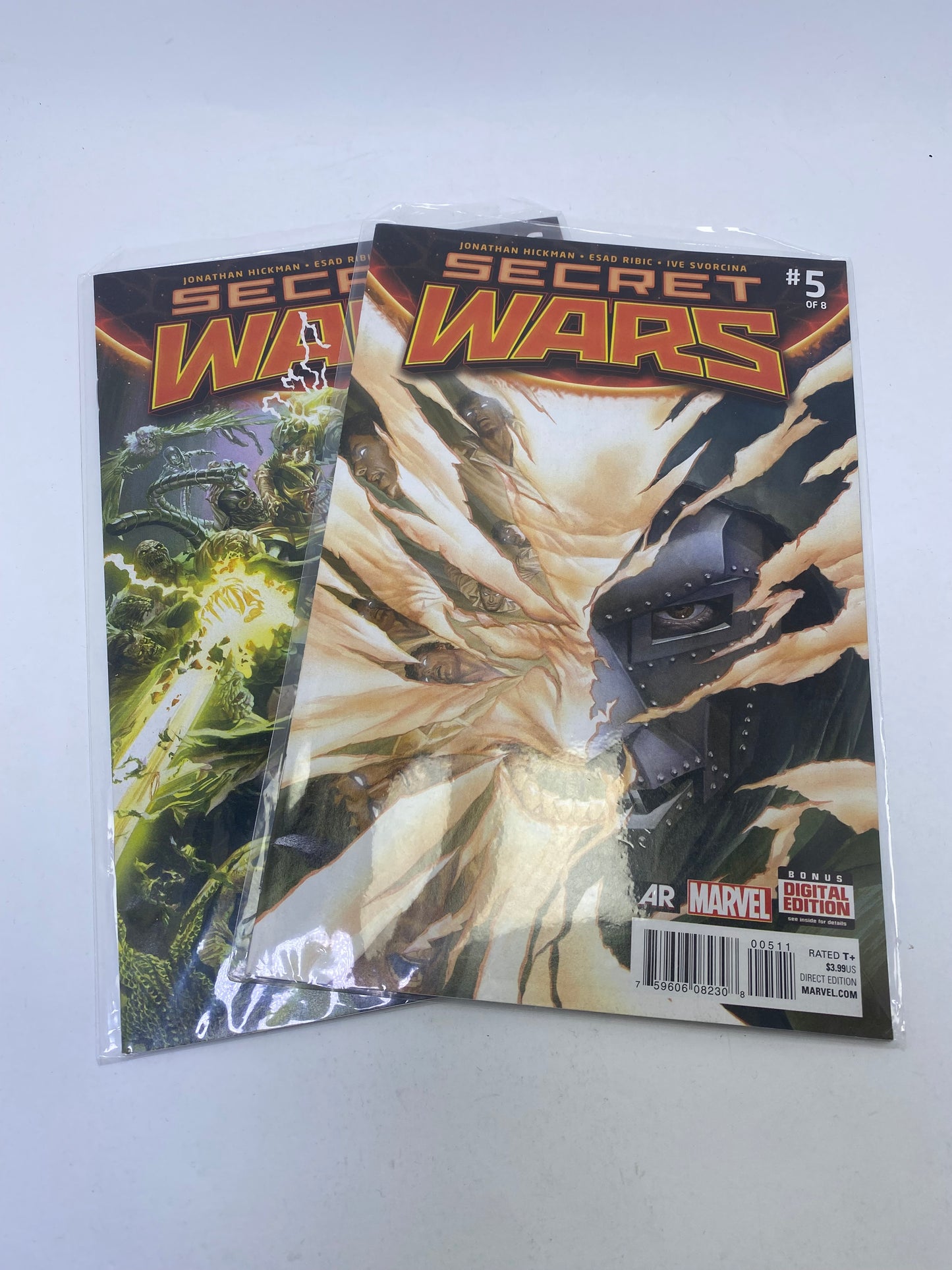 Secret Wars #5-6 komiksų rinkinys, Jonathan Hickman & Esad Ribić.