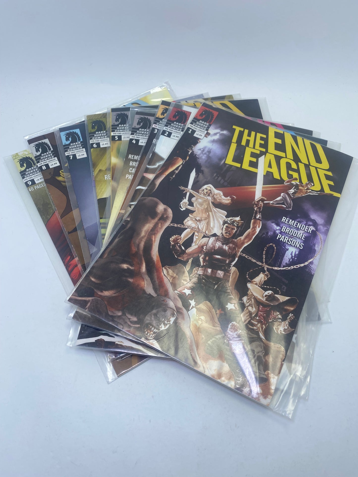 The End League #1–9 – tamsi superherojų Dark Horse komiksų serija postapokaliptiniame pasaulyje, anglų kalba