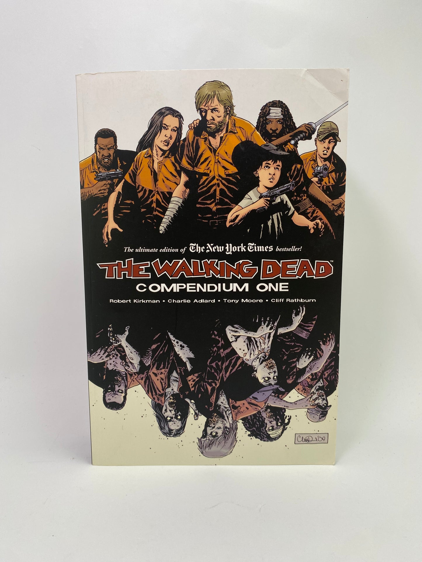 The Walking Dead Compendium Volume 1 grafinė novelė, Robert Kirkman.