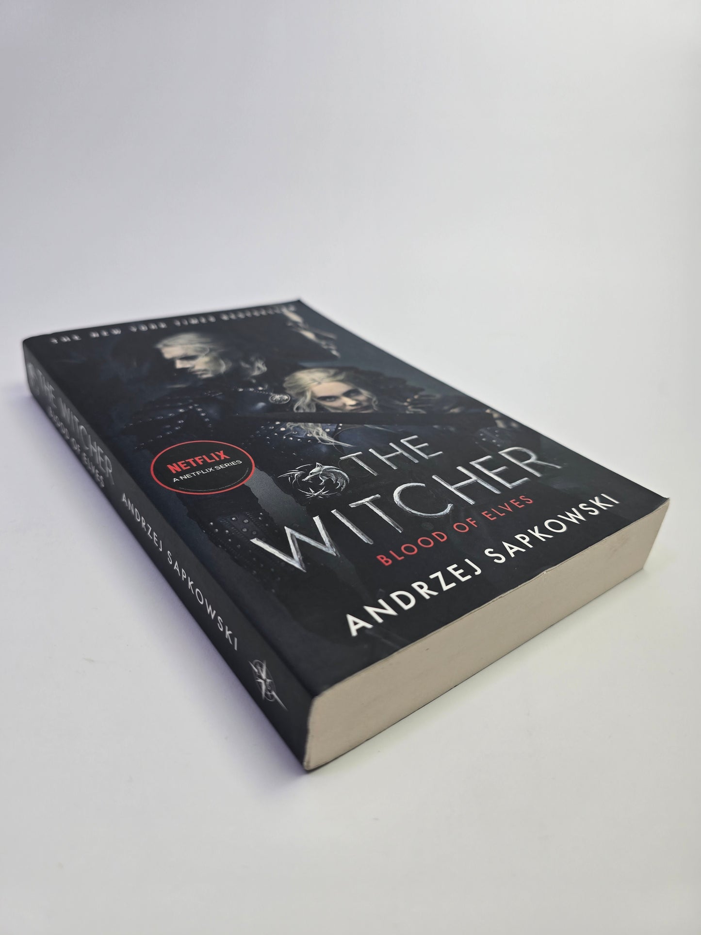 The Witcher: Blood of Elves – Knyga (anglų kalba)