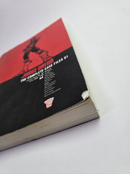 Judge Dredd: The Complete Case Files 01 – Grafinė novelė (anglų kalba)