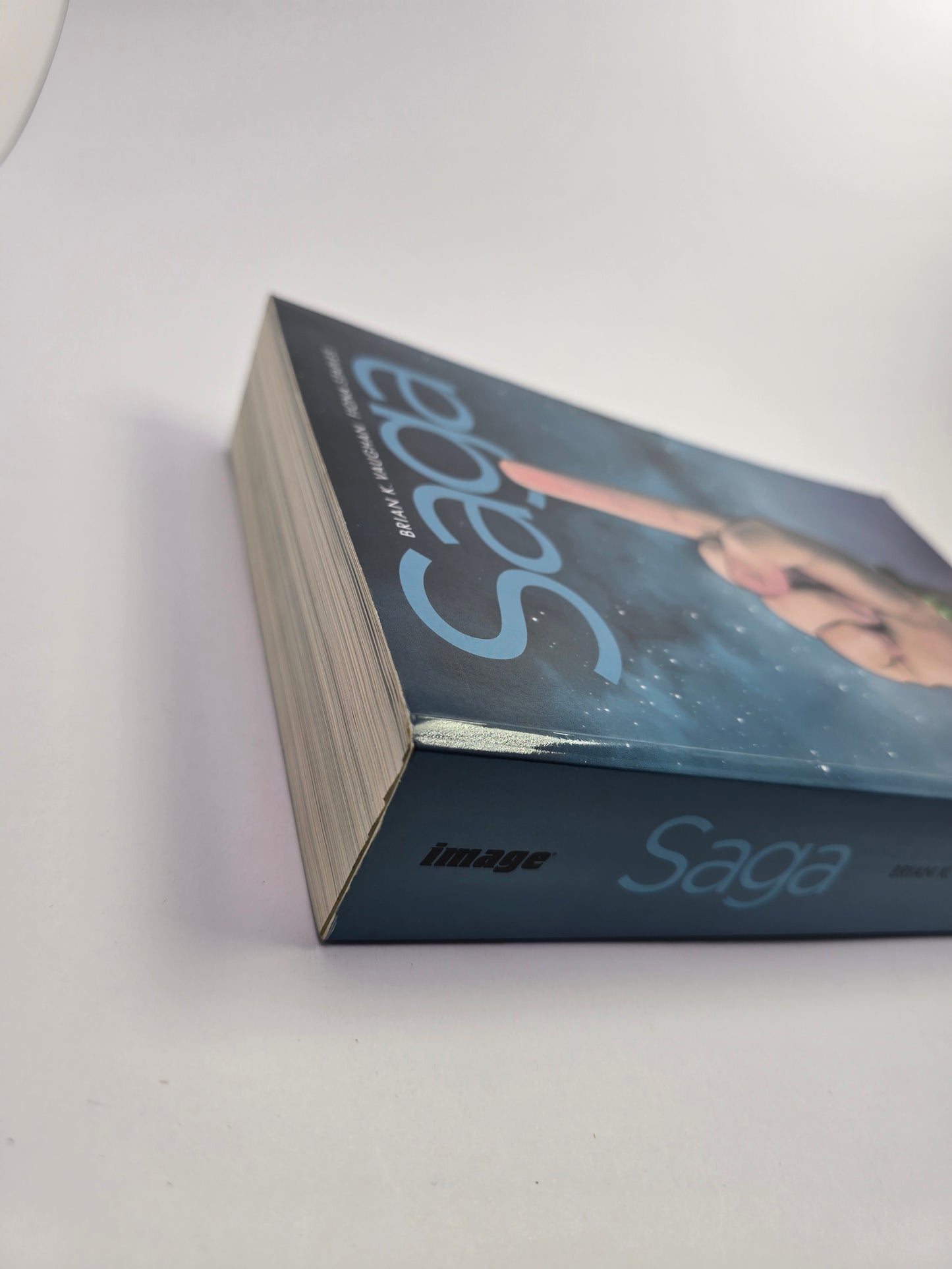 Saga: Compendium One – Grafinė novelė (anglų kalba)