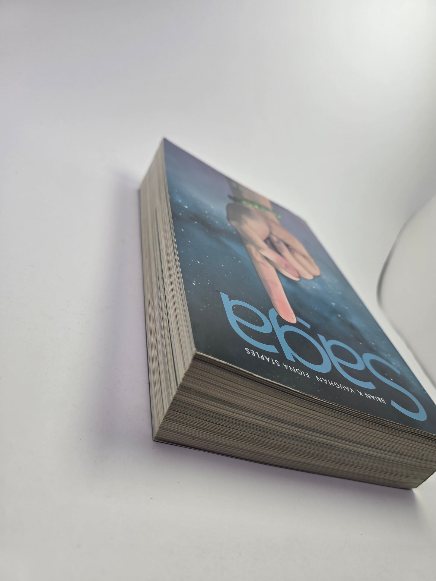 Saga: Compendium One – Grafinė novelė (anglų kalba)