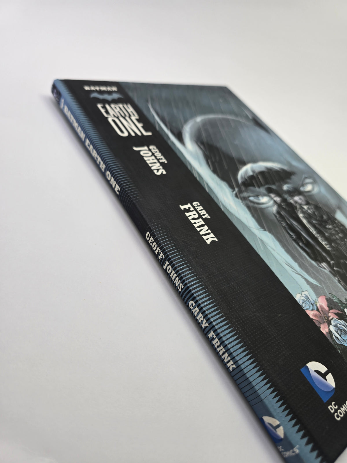 Batman: Earth One Volume 1 – Grafinė novelė