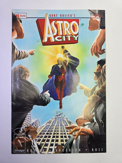 Astro City #1 Image Comics komikso viršelis su Alex Ross kylančio herojaus paveikslu