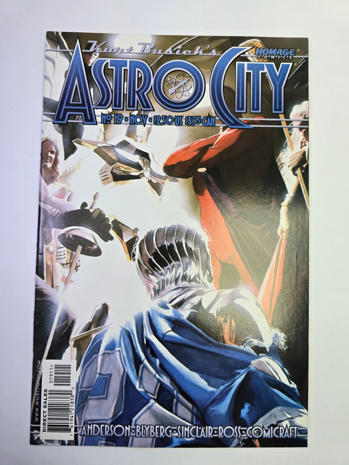 Astro City #19 Homage Comics komikso viršelis su herojų iliustracija