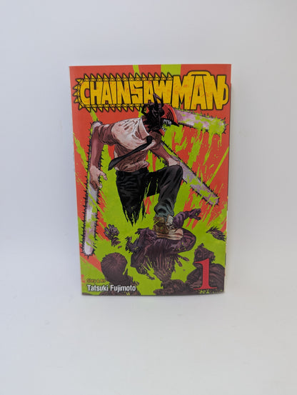  „Chainsaw Man, Vol. 1“ – tamsi veiksmo manga apie demonų medžiotoją Denji, anglų kalba