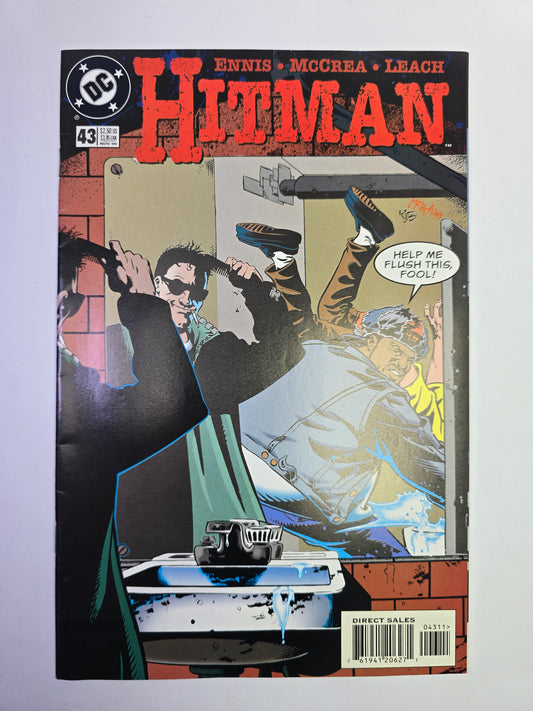 Hitman #43 DC Comics komikso viršelis su veiksmo scena tualete