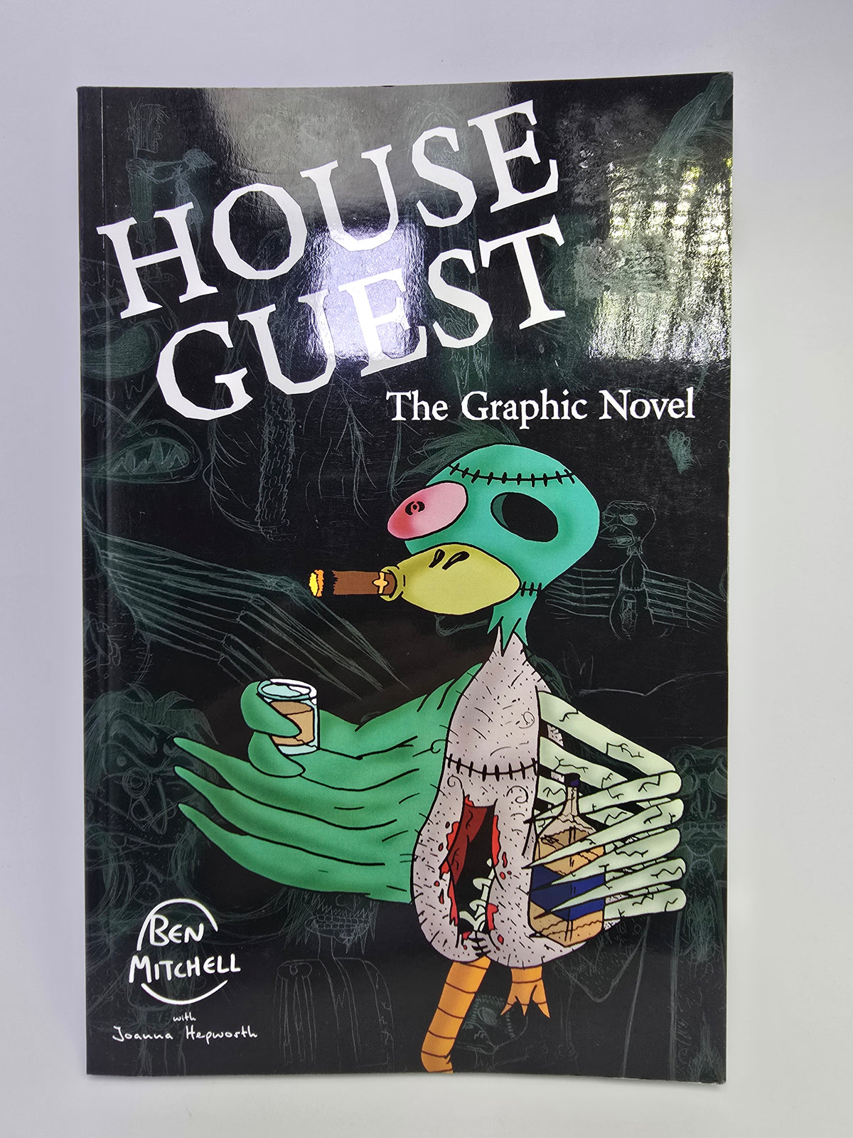 House Guest Ben Mitchell grafinės novelės viršelis su iliustracija   