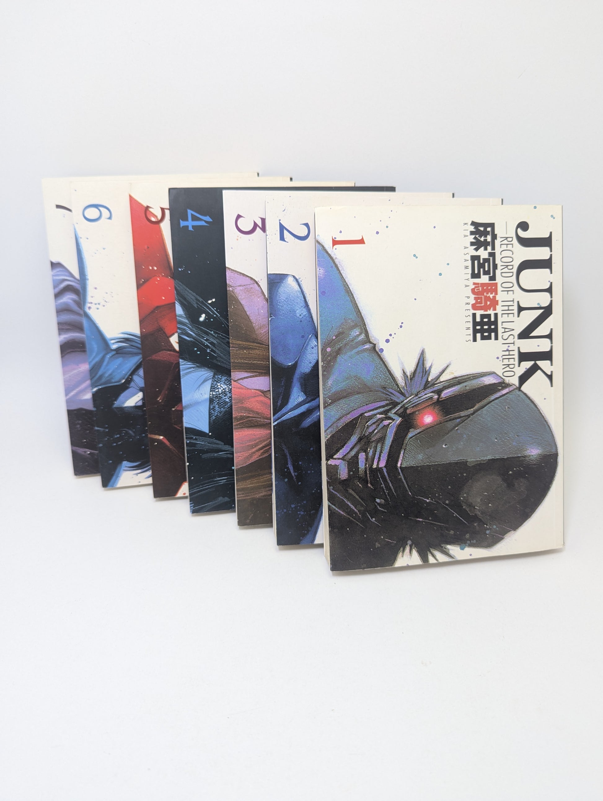  „Junk: Record of the Last Hero, Vol. 1–7“ – tamsi manga apie supergalių kainą, anglų kalba