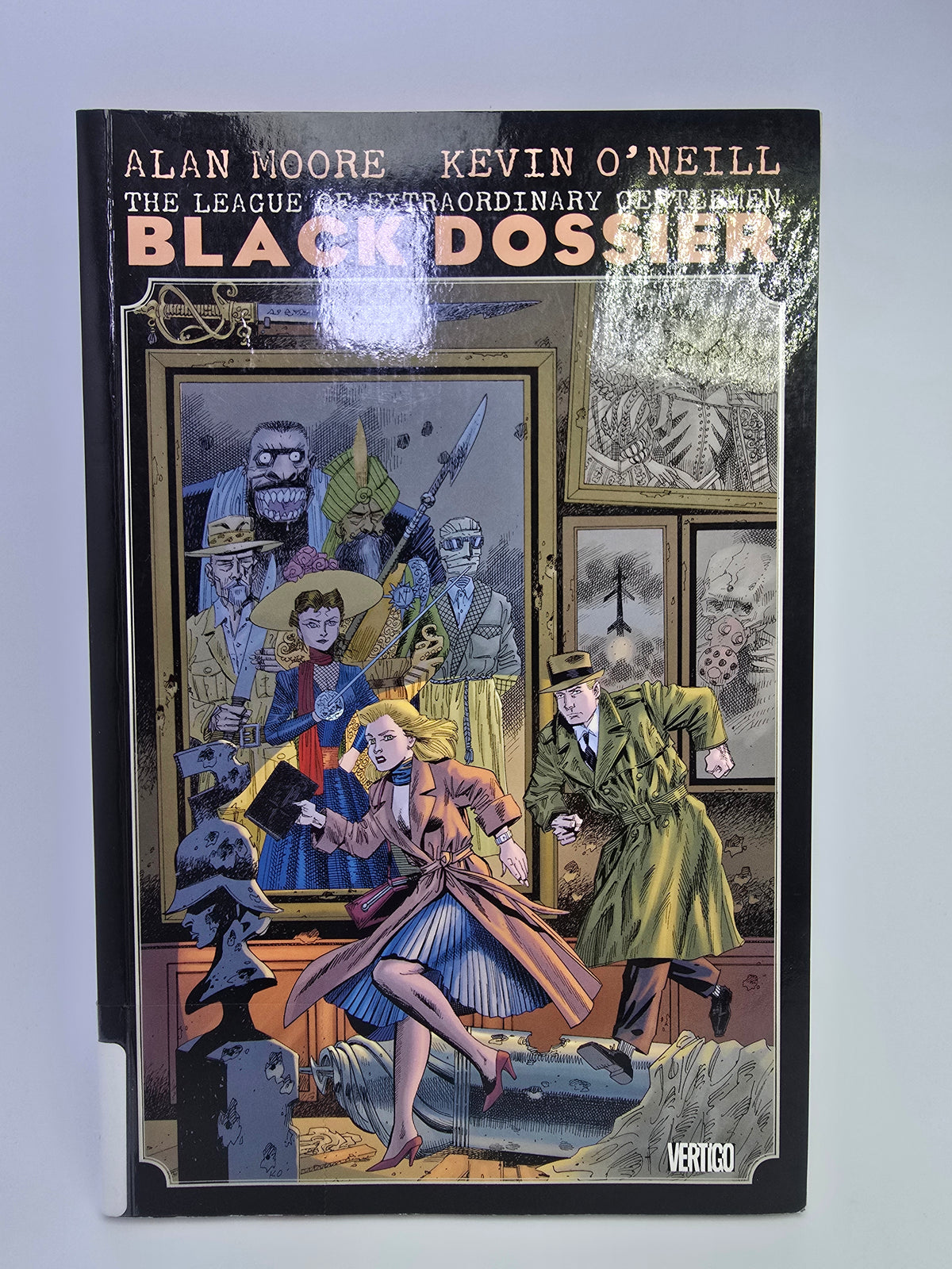 The League of Extraordinary Gentlemen Black Dossier grafinės novelės kietu viršeliu viršelis   