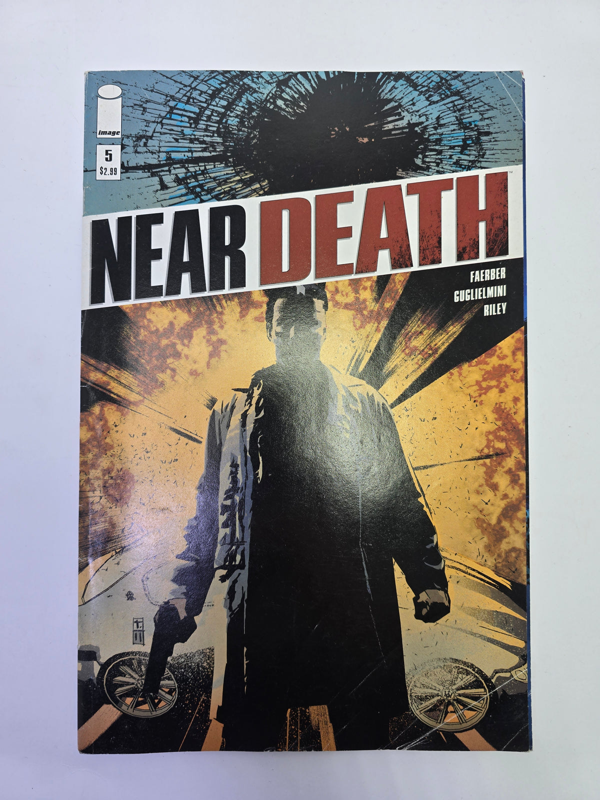 Near Death #5 Image Comics komikso viršelis su Jay Faerber ir Simone Guglielmini pavardėmis