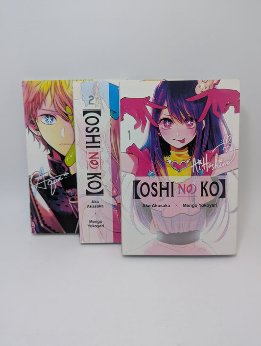  „Oshi no Ko, Vol. 1–3“ – emocinga ir dramatiška manga apie pramogų industriją, anglų kalba