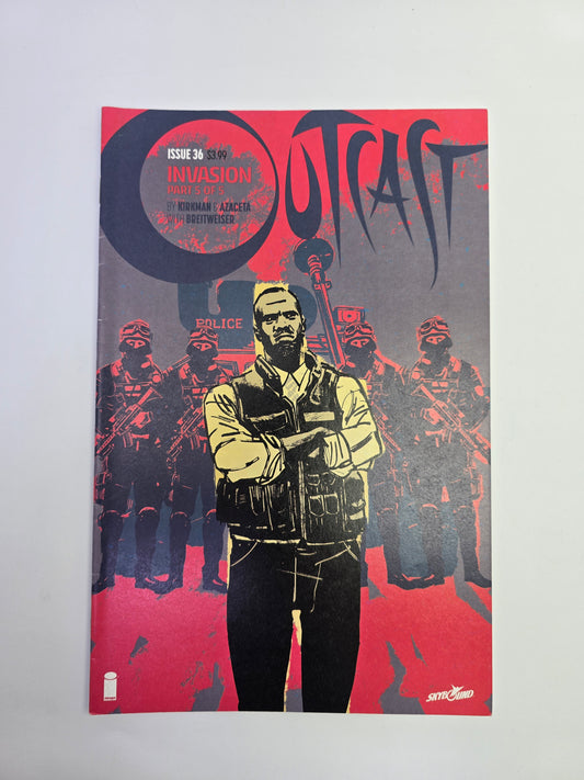 Outcast #36 Image Comics komikso viršelis su Robert Kirkman ir Paul Azaceta pavardėmis   