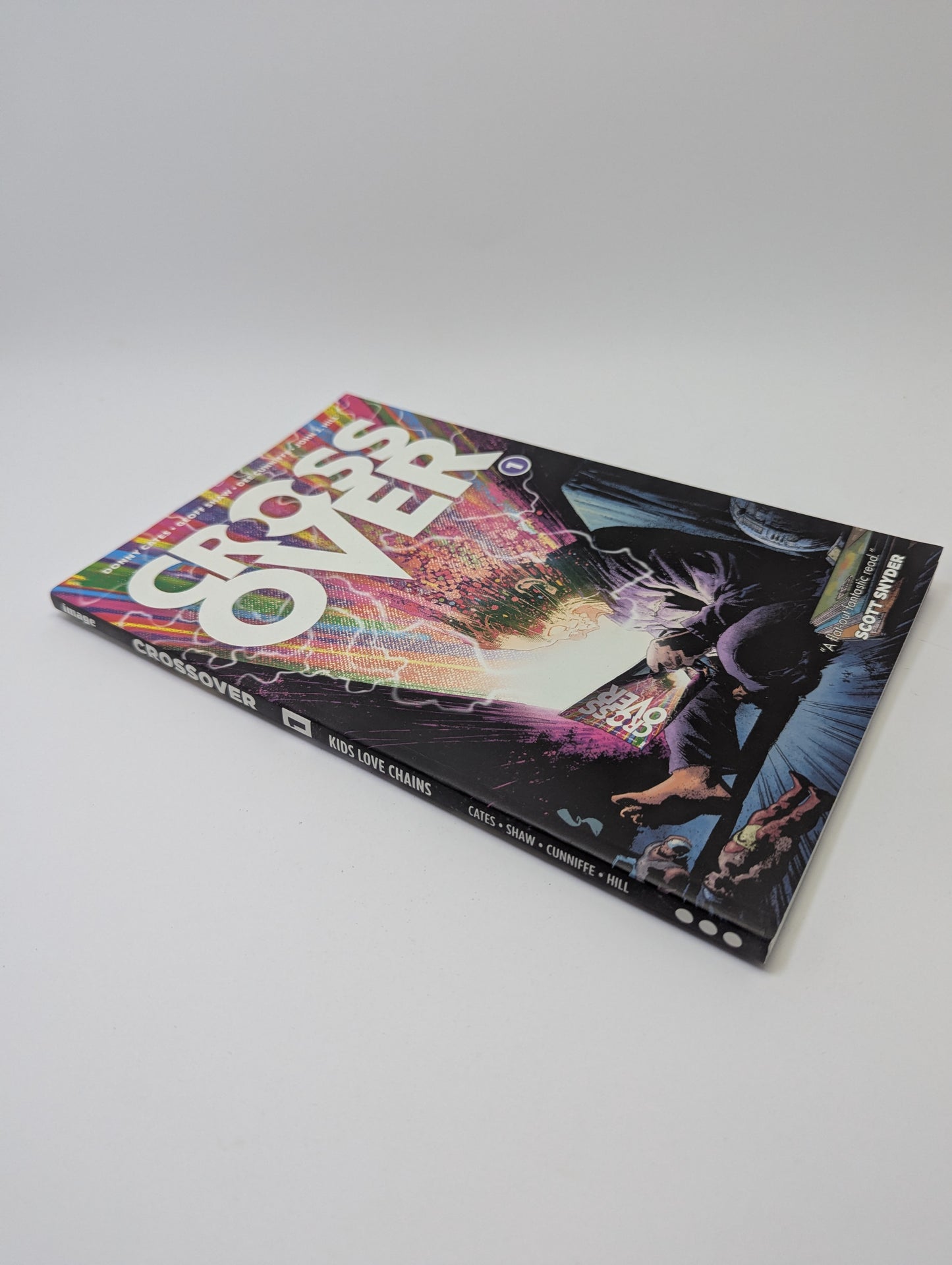 Cross Over, Vol. 1 – Grafinė novelė (anglų kalba)