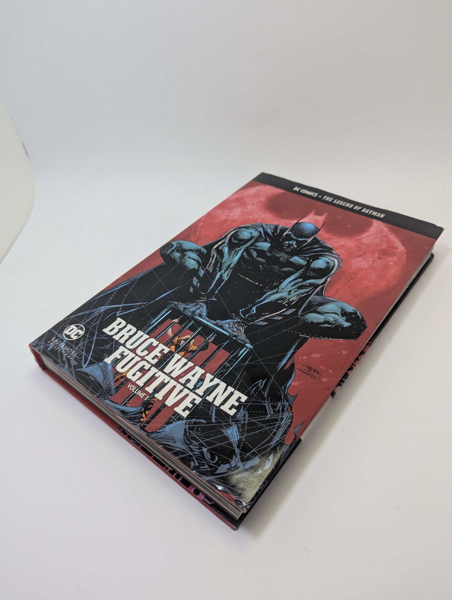 Bruce Wayne: Fugitive, Vol. 1 – Graphic Novel (English)