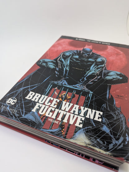 Bruce Wayne: Fugitive, Vol. 1 – Graphic Novel (English)