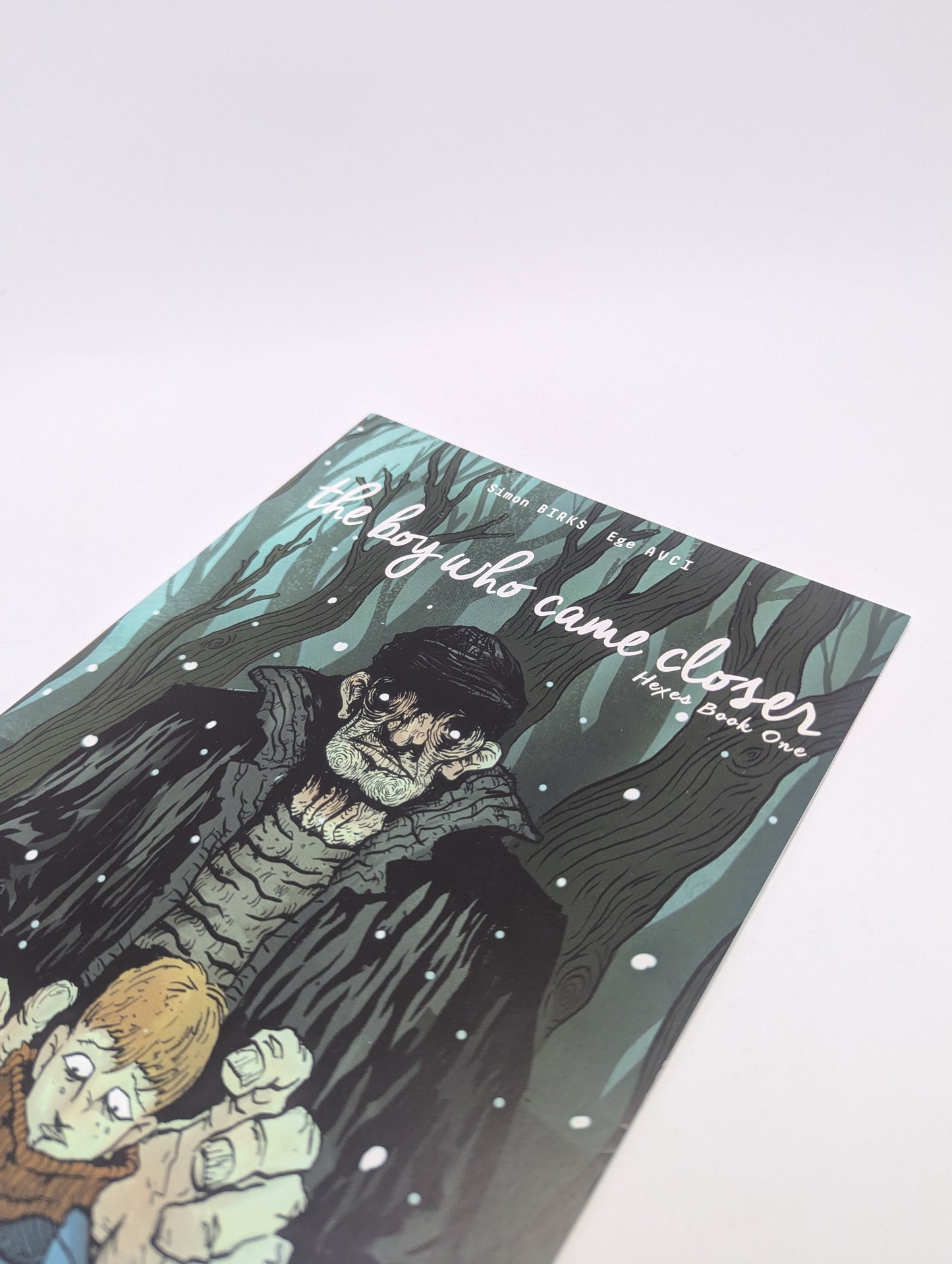 The Boy Who Came Closer, Book 1 – Komiksas (anglų kalba)