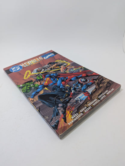 DC Versus Marvel Comics - Grafinė novelė