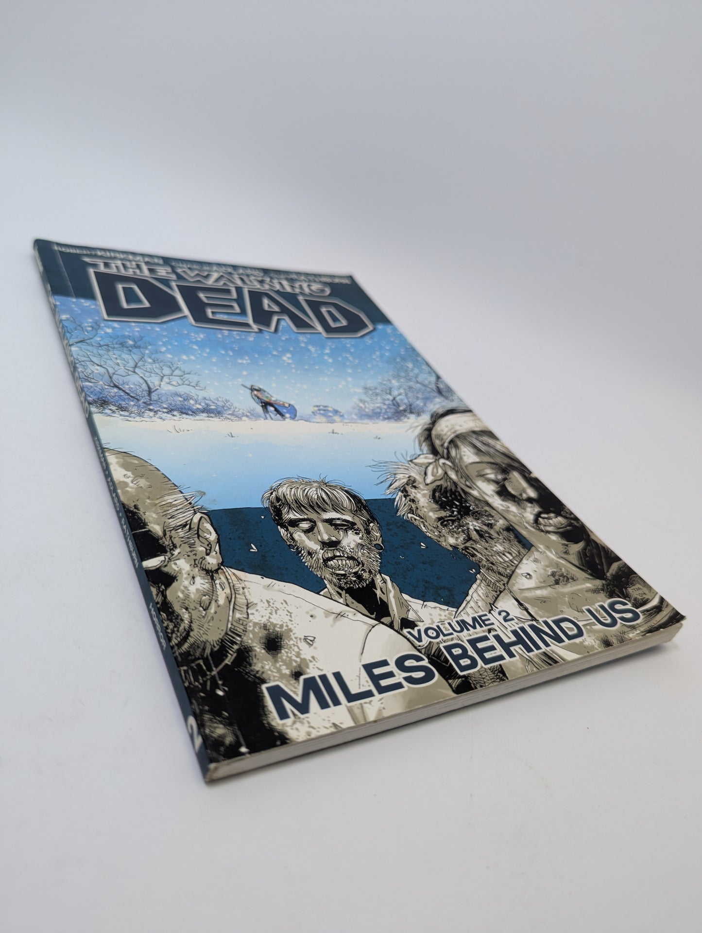 The Walking Dead, Vol. 2: Miles Behind Us - Grafinė Novelė