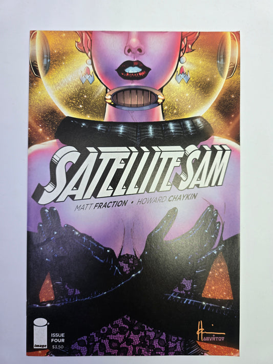 Satellite Sam #4 Image Comics komikso viršelis su Matt Fraction ir Howard Chaykin pavardėmis 