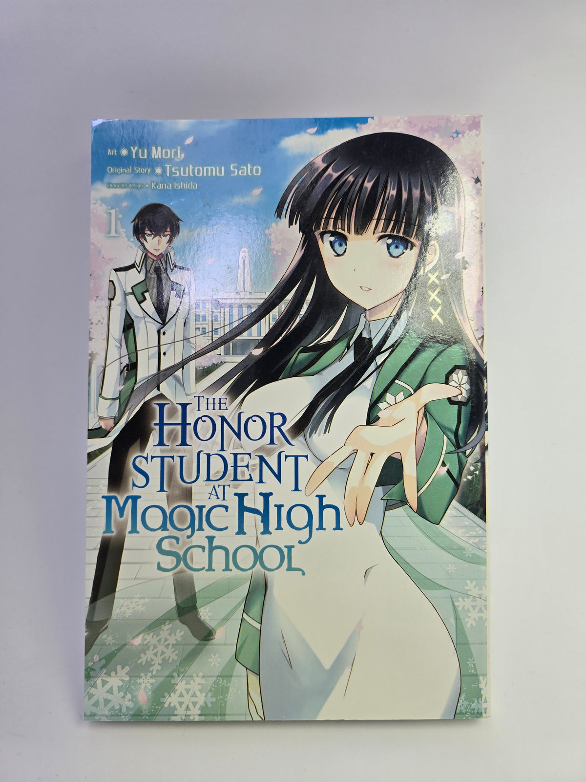 The Honor Student at Magic High School Vol 1 manga viršelis su Miyuki Shiba   